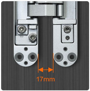 Среднее расстояние между соединителями между дверью и рамой составляет 17 мм. 